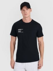 4F T-shirt regular z nadrukiem męski - czarny L. Czarne koszulki sportowe męskie 4f, l, bez wzorów, z bawełny, klasyczne, bez kołnierzyka. Za 59.99 zł.