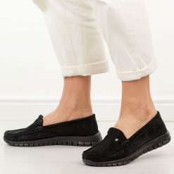 Czarne ażurowe skórzane mokasyny damskie Vinceza 95413. Czarne mokasyny damskie VINCEZA, z jeansu, eleganckie. W wyprzedaży za 175.12 zł.