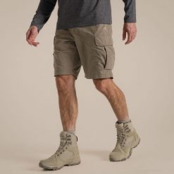Spodenki turystyczne męskie Craghoppers NosiLife Cargo Short II. Brązowe krótkie spodenki sportowe męskie Craghoppers, m, bez wzorów, trekkingowe. W wyprzedaży za 348.00 zł.