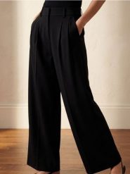 Eleganckie spodnie wide leg z miękkiej dzianiny z domieszką wiskozy - czarny. Czarne spodnie materiałowe damskie Sinsay, l, bez wzorów, z dzianiny. Za 49.99 zł.
