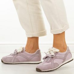 Fioletowe skórzane półbuty damskie Vinceza 86427. Fioletowe obuwie sportowe damskie VINCEZA, na jesień, bez wzorów, z jeansu, biznesowe, z okrągłym noskiem, bez obcasa, na płaskiej podeszwie, bez zapięcia. W wyprzedaży za 219.12 zł.