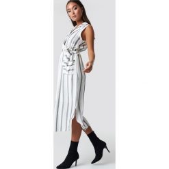 Trendyol Sukienka midi w paski - White. Sukienki damskie marki Trendyol. Za 161.95 zł.