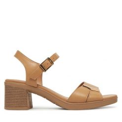 Sandały Clara Barson. Brązowe sandały damskie Clara Barson, bez wzorów, bez obcasa, na słupku, bez zapięcia. Za 119.99 zł.