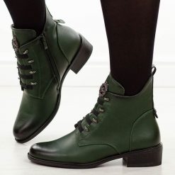 Zielone płaskie botki damskie Jezzi asa198-21. Zielone botki damskie Jezzi, na jesień, z materiału, eleganckie, z okrągłym noskiem, bez obcasa, na obcasie, bez zapięcia. Za 239.00 zł.