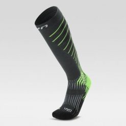 Skarpety kompresyjne do biegania damskie UYN Run Compression. Czarne skarpety damskie UYN, bez wzorów, z materiału. Za 129.99 zł.