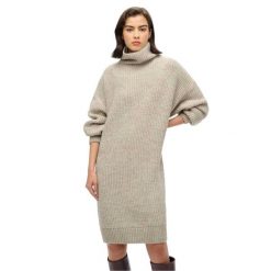 Superdry Sukienka-sweter z grubym prążkiem. Szare swetry damskie Superdry., bez wzorów, z materiału, bez kołnierzyka, bez ramiączek, długie, bez kaptura. Za 516.30 zł.
