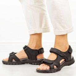 Czarne skórzane sandały damskie Unisoft 129. Czarne sandały damskie Unisoft, bez wzorów, z materiału, bez obcasa, na płaskiej podeszwie, bez zapięcia. Za 219.00 zł.