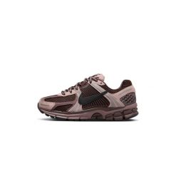 Nike Zoom Vomero 5 Plum Eclipse. Klapki damskie Nike, bez wzorów, bez obcasa. Za 1,813.40 zł.