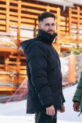 Kurtka puchowa męska czarna. Czarne kurtki męskie OOSC, m, bez wzorów, z materiału, długie, bez kaptura, snowboardowy, primaloft. Za 1,592.99 zł.
