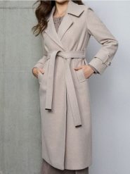 Długi płaszcz z paskiem - beżowy. Brązowe płaszcze damskie Sinsay, l, bez wzorów, długie, bez kaptura. Za 139.99 zł.