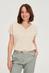 Bawełniana bluzka z dekoltem w serek beżowa. Brązowe bluzki damskie MOODO, l, bez wzorów, z bawełny, bez kołnierzyka, bez ramiączek. Za 49.99 zł.