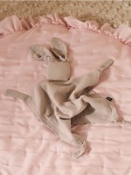 Koc niemowlęcy z przytulanką królikiem - szary. Szare kocyki dla dzieci Sinsay. Za 15.99 zł.