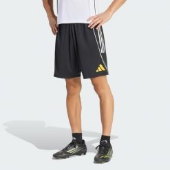 Szorty treningowe adidas Real Madrid Avengers 25/26 Tiro25 Competition. Białe krótkie spodenki sportowe męskie Adidas, bez wzorów, do piłki nożnej. Za 199.00 zł.