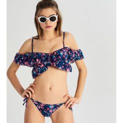 Dwuczęściowy strój kąpielowy w kwiaty - Granatowy. Niebieskie bikini damskie marki Sinsay, w kwiaty. Za 59.99 zł.
