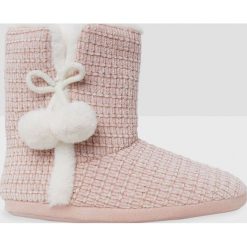 Etam - Kapcie Chenilu. Kapcie damskie marki Etam. W wyprzedaży za 79.90 zł.