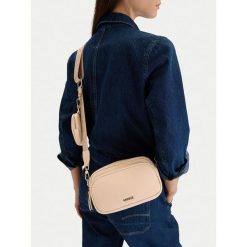 Torebka MEXX. Białe listonoszki damskie Mexx, bez wzorów, bez dodatków. Za 169.99 zł.