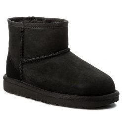 Śniegowce Ugg. Czarne śniegowce dziewczęce UGG, bez zapięcia. Za 589.99 zł.