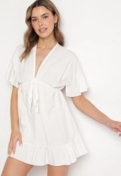Biała Nietoperzowa Sukienka z Wiskozą o Rozkloszowanym Kroju z Falbanką Tullimi. Białe sukienki damskie Born2be, na co dzień, uniwersalny, bez wzorów, z wiskozy, eleganckie, bez kołnierzyka, bez ramiączek, mini, kopertowe. Za 64.99 zł.