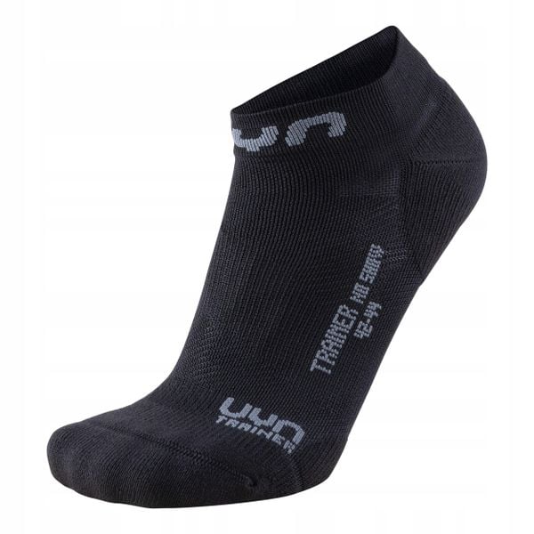Męskie skarpety treningowe Uyn Trainer no show multisport. Czarne buty sportowe męskie UYN, bez wzorów, z dzianiny. Za 39.99 zł.