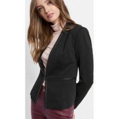 Taliowany żakiet. Czarne żakiety damskie Orsay, z haftami, z elastanu, eleganckie. Za 119.99 zł.