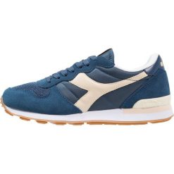 Diadora Tenisówki i Trampki dark denim/bleached sand. Trampki męskie Diadora, z denimu. W wyprzedaży za 341.10 zł.