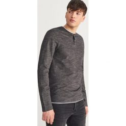 Longsleeve z kontrastową lamówką - Szary. Bluzki z długim rękawem męskie marki Reserved. Za 59.99 zł.