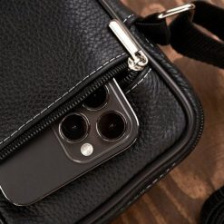 Abruzzo Saszetka męska skórzana na ramię mała czarna ABR-37. Czarne saszetki męskie Abruzzo, małe. Za 133.22 zł.