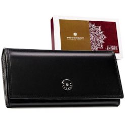 Elegancki, skórzany portfel damski w czarnym kolorze zamykany na zatrzask - Peterson. Czarne portfele damskie Peterson, bez wzorów, ze skóry. Za 114.99 zł.