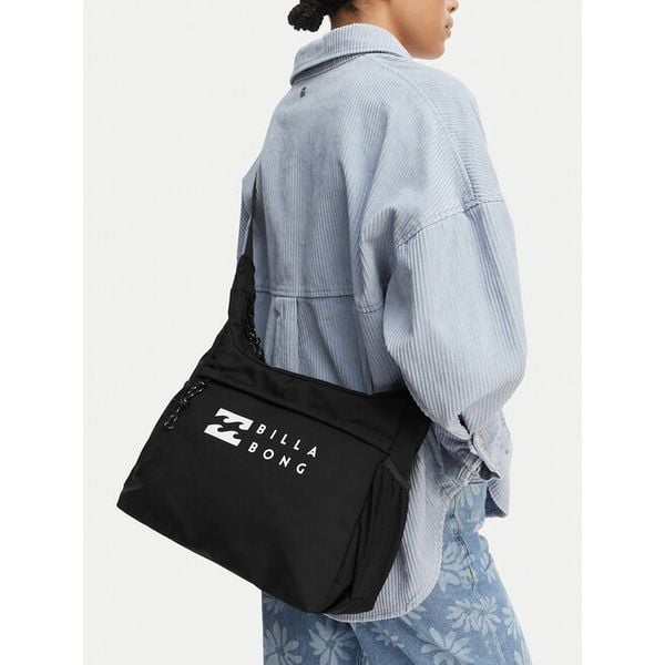 Torebka Billabong. Czarne listonoszki damskie Billabong, bez wzorów, bez dodatków. Za 79.99 zł.