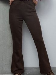 Spodnie flare basic - brązowy. Brązowe spodnie materiałowe damskie Sinsay, l, bez wzorów. Za 39.99 zł.