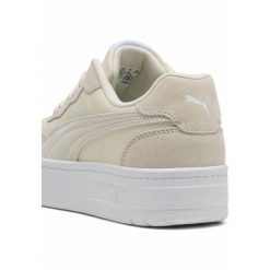 Damskie sneakersy Court Lally Skye z zamszu PUMA Frosted Ivory White. Białe obuwie sportowe damskie Puma, bez wzorów, tenisowe. W wyprzedaży za 204.00 zł.
