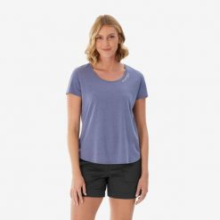 Koszulka turystyczna z krótkim rękawem damska Quechua NH500. Fioletowe koszulki sportowe damskie QUECHUA, m, bez wzorów, z bawełny, sportowe, bez kołnierzyka. Za 49.99 zł.