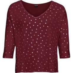 Shirt z foliowym nadrukiem bonprix czerwony rubinowy - srebrny z nadrukiem. Bluzki damskie marki bonprix. Za 37.99 zł.