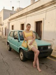 Szorty w paski z domiszką wiskozy i lnu - żółty. Żółte szorty damskie Sinsay, l, bez wzorów, z wiskozy. Za 39.99 zł.