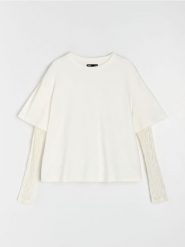 Bawełniana bluzka z koronkowymi rękawami - kremowy. Białe bluzki damskie Sinsay, l, bez wzorów, z bawełny, bez kołnierzyka, bez ramiączek. Za 35.99 zł.