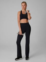 4F Legginsy treningowe z rozszerzanymi nogawkami damskie - czarne M. Czarne legginsy damskie 4f, m, bez wzorów, z podwyższonym stanem, na fitness i siłownię. Za 149.99 zł.