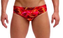 Kąpielówki męskie Funky Trunks Saucy Sonar - slipy. Czerwone kąpielówki męskie FUNKY TRUNKS, l, bez wzorów, z materiału, na fitness i siłownię. Za 139.00 zł.