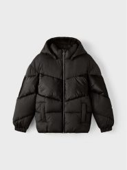 NAME IT Kurtka zimowa 13218494 Czarny Regular Fit. Czarne buty zimowe dziewczęce Name it, bez wzorów, z syntetyku, bez zapięcia. Za 199.99 zł.