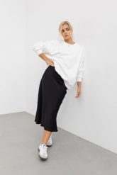 SATYNOWA SPÓDNICA JULIA CZARNA XS - Flawless. Czarne spódnice damskie Flawless, uniwersalny, bez wzorów, z satyny, eleganckie, midi, koszulowe. Za 331.50 zł.