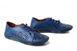 MANITU 840133-05 blau, półbuty damskie. Niebieskie półbuty damskie Manitu, na lato, w ażurowe wzory, ze skóry, bez obcasa, bez zapięcia. Za 254.92 zł.
