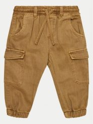 OVS Spodnie materiałowe 2099371 Brązowy Regular Fit. Brązowe spodnie materiałowe dla chłopców OVS, bez wzorów, z bawełny. Za 59.99 zł.