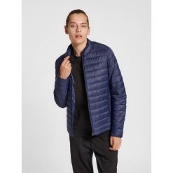 Damska kurtka puchowa Hummel Red. Niebieskie kurtki sportowe damskie Hummel, xl, bez wzorów, z puchu, bez kaptura. W wyprzedaży za 240.00 zł.