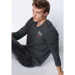 Ciemnoszara Koszulka Hard To Do. Szare bluzki z długim rękawem męskie Born2be. Za 39.99 zł.