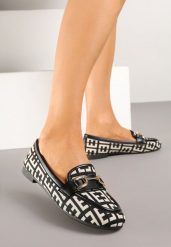 Czarne Mokasyny w Geometryczny Wzór Zdobione Aplikacją Telanira. Czarne mokasyny damskie Renee, z jeansu, eleganckie. Za 49.99 zł.