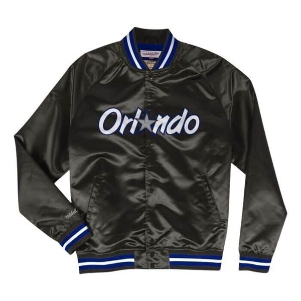 Lekka satynowa kurtka Orlando Magic. Czarne bluzy męskie Mitchell & Ness, m, bez wzorów, z satyny, bez kaptura. Za 438.00 zł.