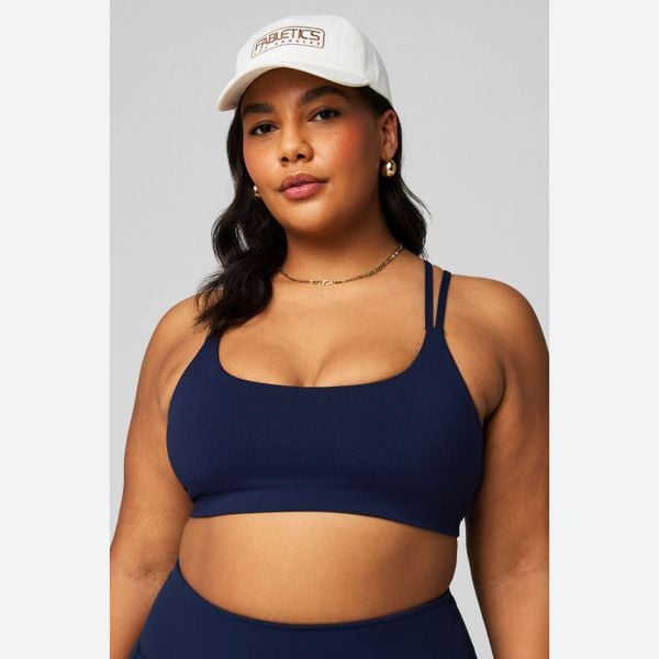 Biustonosz dla kobiet Fabletics Principal Low Impact. Czerwone biustonosze FABLETICS, bez wzorów, z materiału. Za 222.00 zł.
