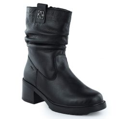 Skórzane botki damskie na klocku czarne Rieker Y5257-00. Czarne botki damskie Rieker, ze skóry, bez obcasa, bez zapięcia. Za 449.00 zł.