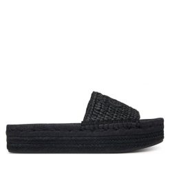 Espadryle Calvin Klein. Czarne espadryle damskie Calvin Klein, bez wzorów, bez obcasa, bez zapięcia. Za 449.99 zł.