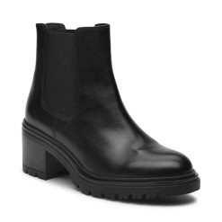 Botki Geox. Czarne botki damskie Geox, bez obcasa, na słupku, bez zapięcia. Za 439.99 zł.