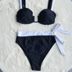 Bikini z kokardkami i wysokimi figami na lato Ondine. Czarne bikini damskie Intica, na lato, m, bez wzorów. Za 159.00 zł.
